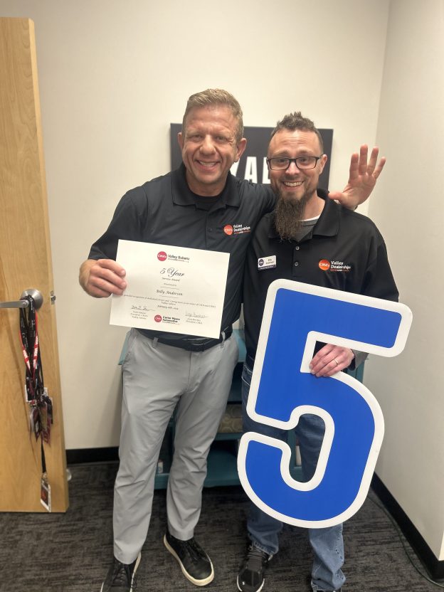 Happy CMA 5-Year Work Anniversary to Billy Anderson