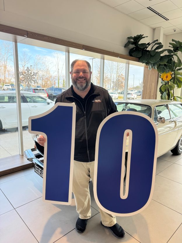 Happy 10-Year CMA Work Anniversary to Shawn Roberts! 🎉